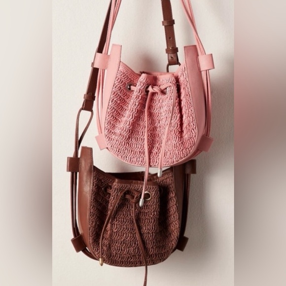 🆕 Free People Cabana crossbody bag in pink only - Picture 4 of 13